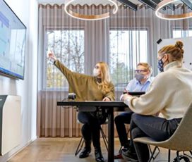 Luftentkeimungsgerät in einem Meetingraum
